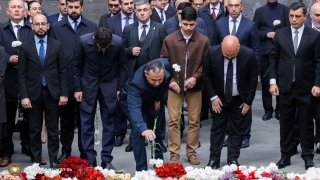 ՀՀ քննչական կոմիտեի նախագահը և անձնակազմը հարգանքի տուրք են մատուցել Հայոց ցեղասպանության զոհերի հիշատակին